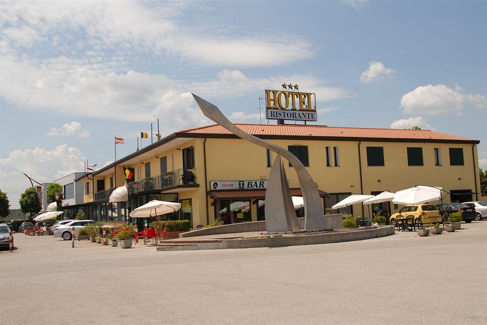 Hotel Gran Delta Di Alba-Invest Srl Rosolina Eksteriør billede