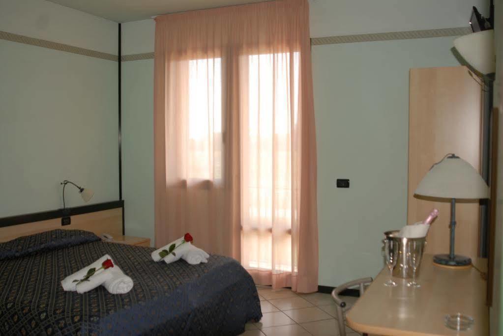 Hotel Gran Delta Di Alba-Invest Srl Rosolina Eksteriør billede